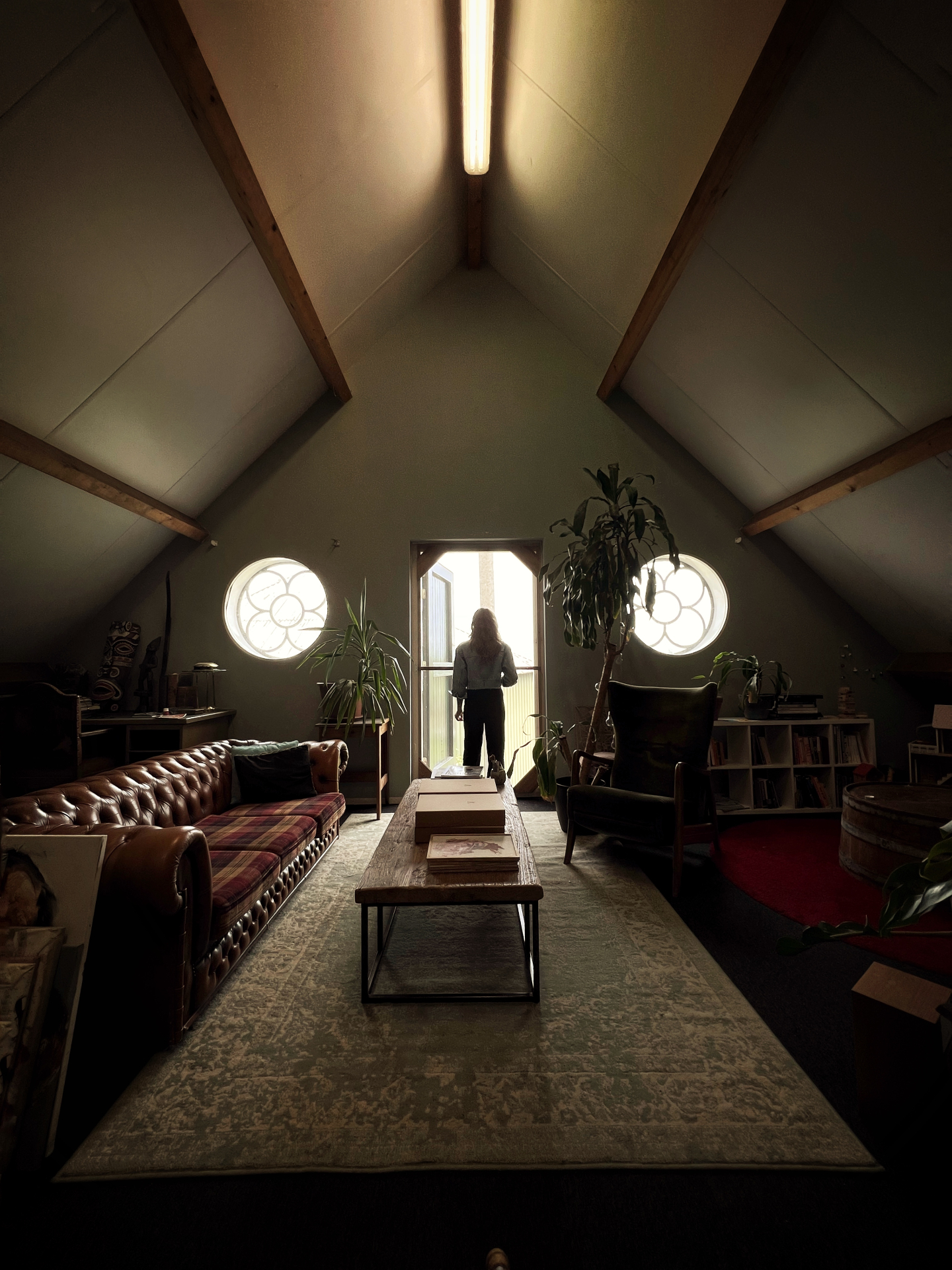 La casa — interior y atmósfera cotidiana