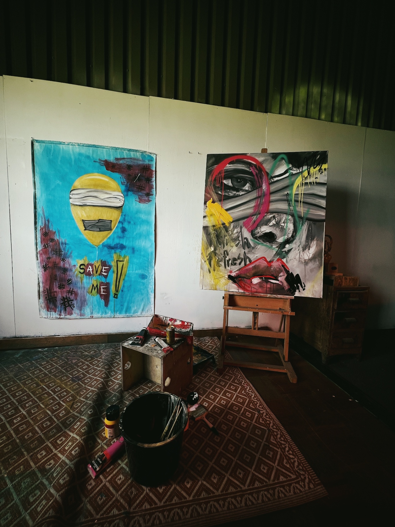 Dos piezas en diálogo dentro del estudio