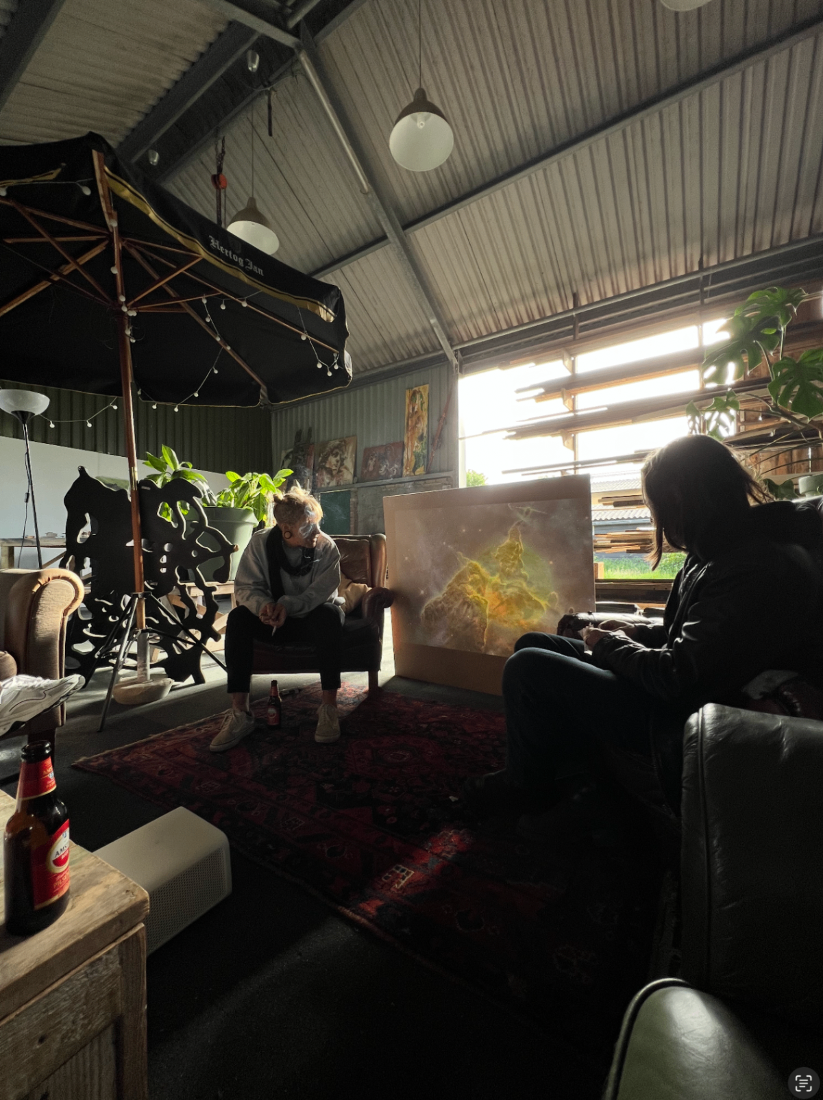 Conversaciones y crítica de obra en la casa